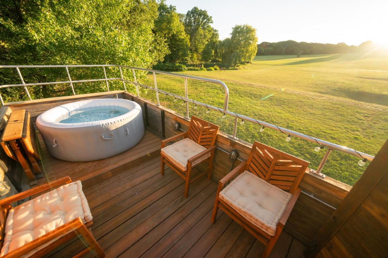 Hotel Delightful 2 Bed Double Decker Bus With Hot Tub à Uckfield Extérieur photo
